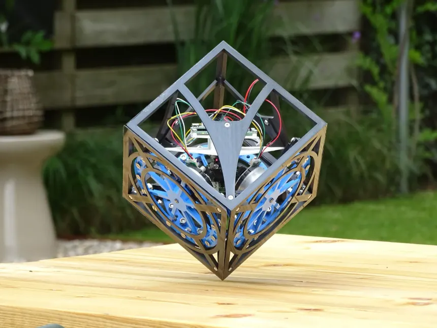 Self Balancing Cube